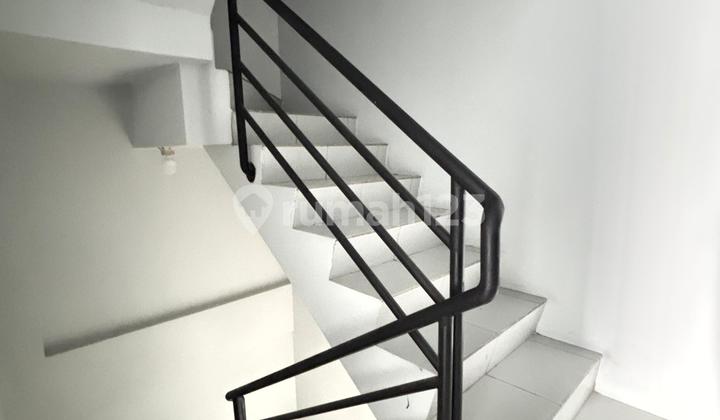 For Rent: 3-Story CBD Shop Building, Fully Suitable for Business and Office Use, 500 Meters from Living World Plaza Jababeka Mall, Bekasi, Cikarang. 2