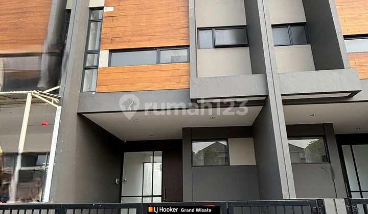 For Rent Boulevard Shop House Grand Wisata Garden House Ready to Use Free Parking Only 1 Km From Tambun Toll Gate Grand Wisata Bekasi For Rent Boulevard Shop House Grand Wisata Garden House Ready to Use Free Parking Only 1 Km From Tambun Toll Gate Grand Wisata Bekasi