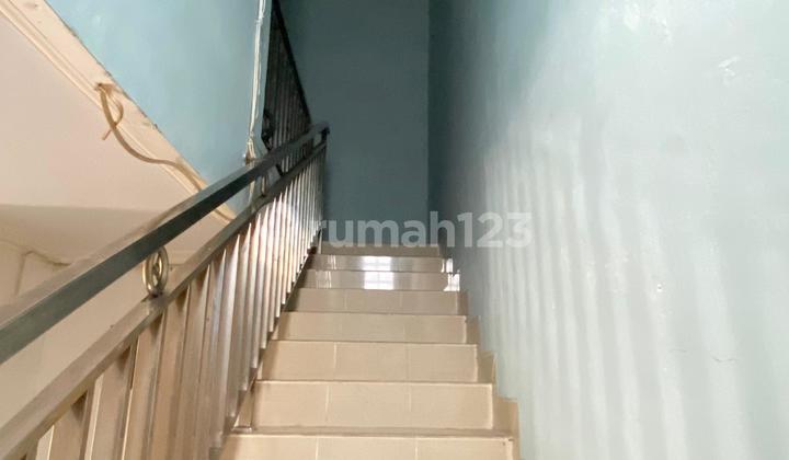Disewakan Rumah Grand Wisata Dekat Masjid Izzatul Islam, 2 Lantai, 3 Kamar Tidur, SHM, 20m dari Sekolah Al Azhar dan IPEKA Grand Wisata Bekasi 2