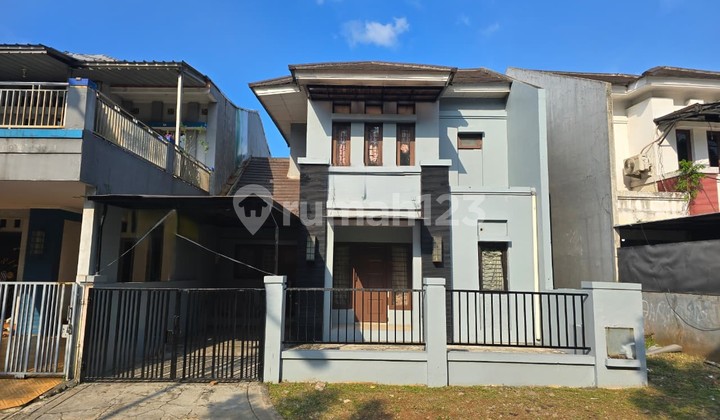 Dijual Rumah Grand Wisata Festive Boulevard 2 Lantai, Bisa Dijadikan Tempat Tinggal dan Tempat Usaha Luas 162m2, Hanya 20 Meter dari Pasar Modern Grand Wisata, 500 Meter Akses Tol Tambun Grand Wisata Bekasi