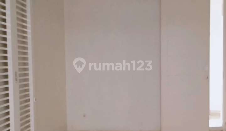 For Rent 2-Story House 3+1 Bedrooms Private Clubhouse Facilities Summarecon Bekasi 2