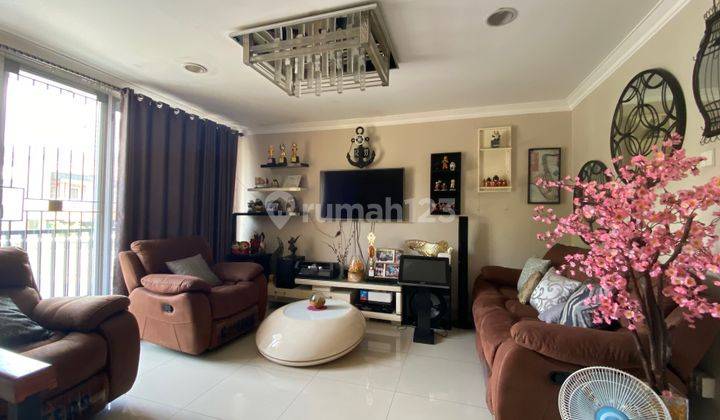 Dijual Rumah Hook 2 Lantai Full Furnished 4+1  Fasilitas Kolam Renang , Private gym Dan Jogging Track Hanya 200m Menuju Mall Living World Grandwisata Bekasi 1