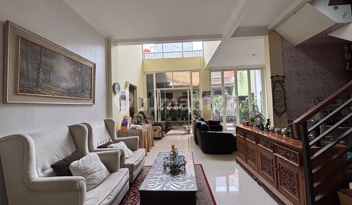 Dijual Rumah Garden Fiesta 2 Lantai, Luas 225M2, Kamar 5+1, Semi Furnished, 20 Meter Dari Sekolah Ipeka dan Al-Azhar, Dekat Masjid Agung Izzatul Islam, bisa KPR, Akses Langsung Tol Tambun Grand Wisata Bekasi