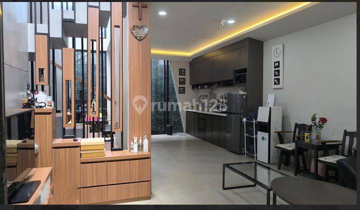 Dijual Rumah Grand Wisata Full Furnished 3 Lantai Siap Huni Kamar 4+1 , 20 M Dari Sekolah Ipeka Dan Al Azhar, Akses Langsung Tol Tambun Grand Wisata Bekasi 1