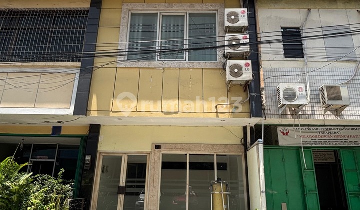 Dijual Ruko Ciplaz Mall Klender 3,5 Lantai, Cocok Dijadikan Kantor, Tempat Bimbel, Klinik, Apotik, Resto Juga untuk Logistik, Kondisi Siap Pakai, bisa Kredit KPR, Klender Duren Sawit, Jakarta Timur