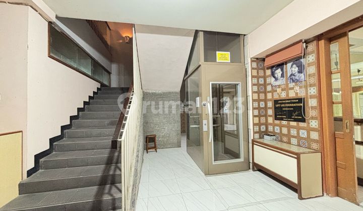 For Rent: 2-Story Shop House in Kemang Pratama, 252m² Area, Suitable for Restaurant or Café, 8KM from West Bekasi Toll Gate, Kemang Pratama, Bekasi City. 2