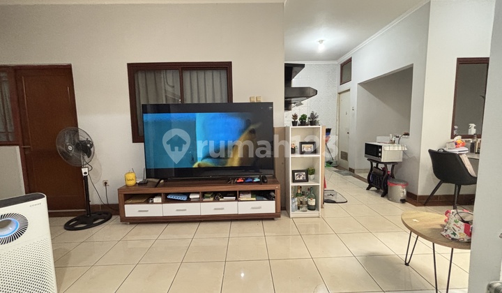 For Sale: Grand Wisata 1.5-Story House, 160m², 3 Bedrooms, Ready to Live In, Well-Maintained, Eligible for KPR, 100m from Mall, Direct Access to Toll Road, Tambun, Grand Wisata, Bekasi. 2