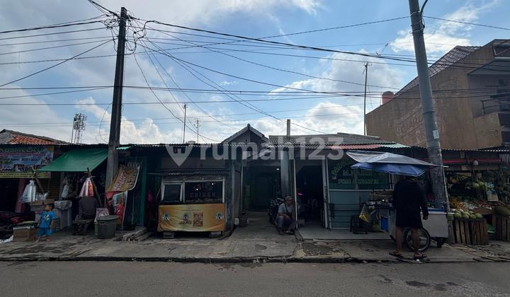 For sale: House and commercial space on the roadside of Tambun Market, area 213m2, can be used as a shop, warehouse, or boarding house. Tambun Market, Bekasi.