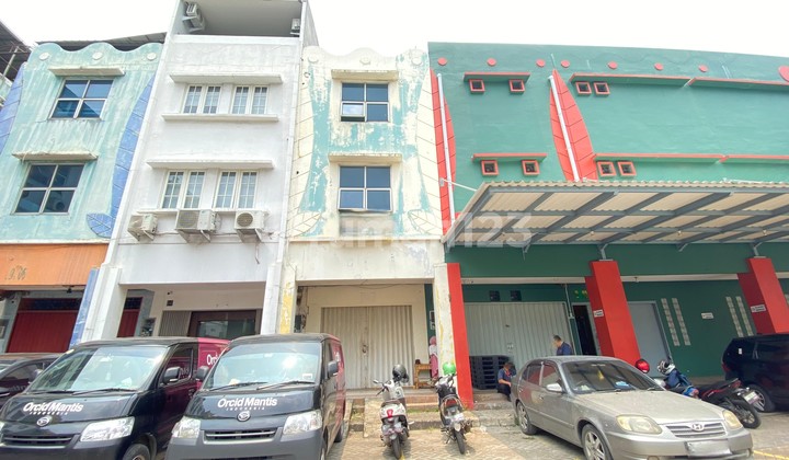 For Rent Commercial Shop House Kalimas, 3.5 Floors, Spacious Parking, Busy Area, SHGB, 200m from LRT and East Bekasi Toll Road, Jati Mulya, Bekasi City 1