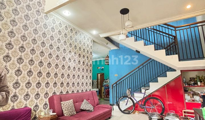 For Sale House on Jl. Sma, 2 Floors, Area 180M2, 3 Bedrooms, SHM (Certificate of Ownership), Eligible for KPR (Housing Loan), Cipayung Sub-district, East Jakarta. 2