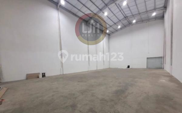Disewakan Gudang Luas Tanah 494m2, Luas Bangunan 488m2, Delta Silicon, 3 Lantai untuk office, Cikarang
