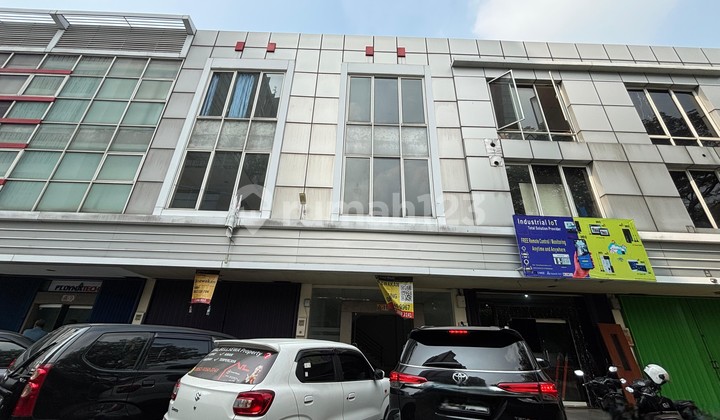 For Rent: 3-Story CBD Shop Building, Fully Suitable for Business and Office Use, 500 Meters from Living World Plaza Jababeka Mall, Bekasi, Cikarang. 1