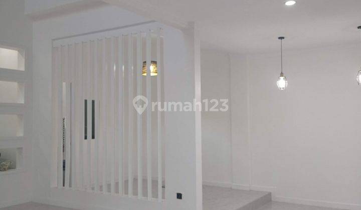 Dijual Rumah Modern Classic Villa Galaxy 2 Lantai Siap Huni 5 Kamar Tidur View Taman, Bisa Kpr, di Galaxy Jaka Setia Bekasi 1