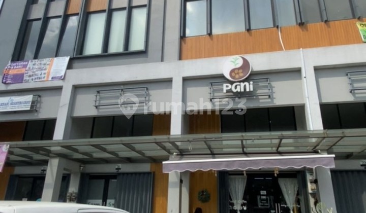 For Rent: New Westfield 3-Story Shop House Semi-Furnished Ready to Use, spacious and free parking area, Suitable for Office, Clinic, Culinary Grand Wisata Bekasi. 2