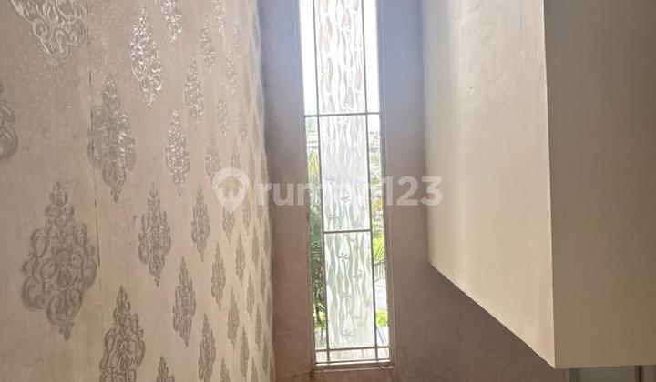 For Sale: House in the Sunrise Paradise Cluster, Area 180M2, 4+1 Bedrooms, Semi Furnished, SHM (Freehold Certificate), Eligible for KPR (Housing Loan), Direct Access to Tambun Toll Road, 1Km from Living World Grand Wisata Mall. 2