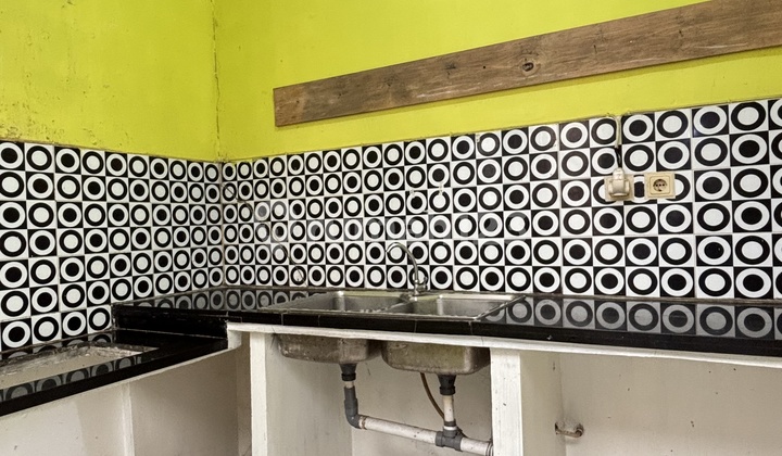 For Rent: Citrus Garden Grand Wisata House, 3+1 Bedrooms, Semi-Furnished, Garden View, Mosque and Swimming Pool Facilities, Toll Access to Tambun, Grand Wisata Bekasi. 2