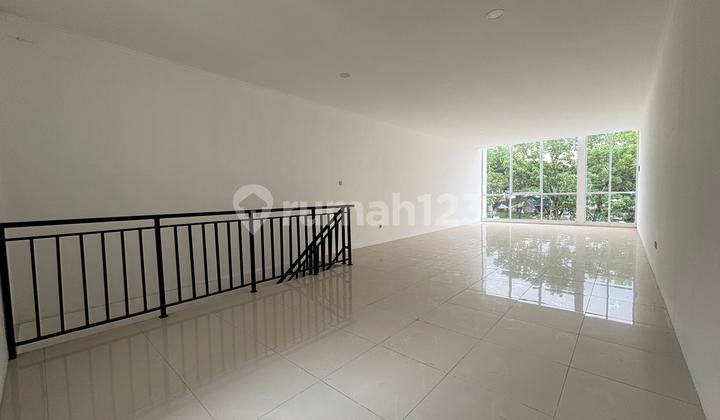For Sale, Multibizpark Bantar Gebang Shophouse, 2 Floors, 5m Wide, 15m Long, Spacious Parking, Only 300m from Japek 2 Sumur Batu Toll Exit, Bekasi City.