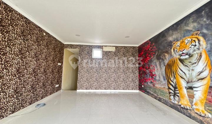 For Sale: Festive Garden 2.5-Storey Shop House, Area 177.5M2, Spacious and Free Parking, Suitable for Office, Clinic, School, or Culinary Spot, Direct Access to Tambun Grand Wisata Bekasi Toll Road. 2