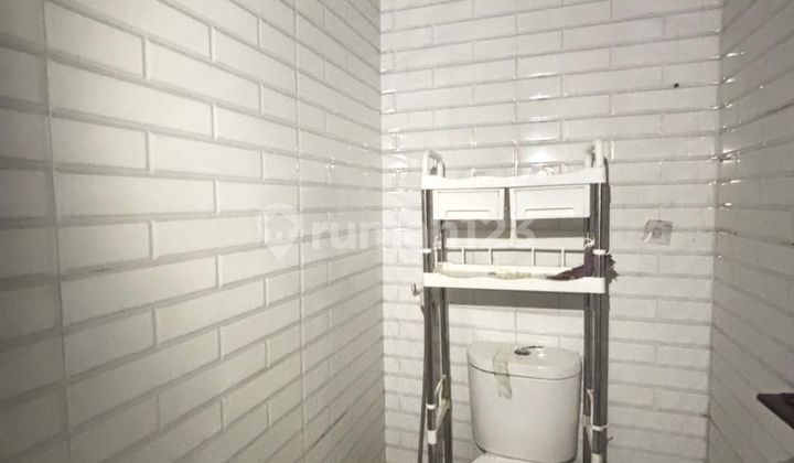 For Sale: Kemang Pratama Shophouse, 2 Floors, 200m2 Area, Spacious Parking, Strategic Location, 24-Hour Security, Cash or Credit Accepted, 2km to Pakuwon Mall Bekasi, Bekasi City 2