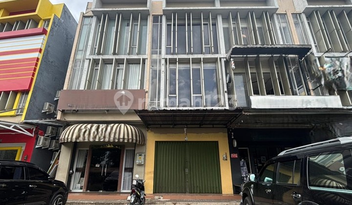 Disewakan Ruko Festive Garden 2,5 Lantai, Luas 177.5M2, Parkir Luas dan Tidak Berbayar, Cocok Djadikan Kantor, Klinik, Sekolah, Maupun Tempat Kuliner, Akses Langsung Tol Tambun Grand Wisata Bekasi