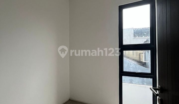 For Rent: 2-Story Shop House, suitable for business or office use, Free Parking, Direct Access to Tambun Toll Road, Grand Wisata Bekasi. 2