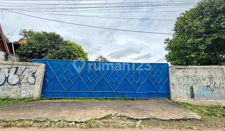 For Sale Warehouse or Land on Jalan Praja, Area 3,153 M2, Freehold Title, Eligible for Mortgage, Suitable for Workshop, Logistics Warehouse, or Housing, 3.5 Km from Burangkeng Toll Gate, 5 Km from MM2100 Industrial Area, Telajung, West Cikarang.