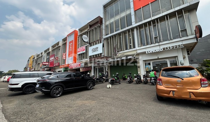 For Rent: Festive Boulevard 3.5-Story Shop House, Adjacent to Tomorro Coffee, Spacious and Free Parking, Grand Wisata Bekasi 2