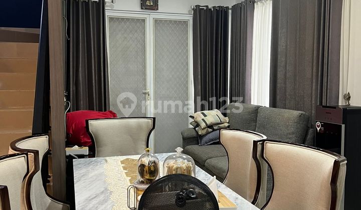 Disewakan Rumah Waterspring Hook, 2 Lantai , 3+1 Kamar, Furnished, Fasilitas Kolamrenang dan Lapangan Olahraga 200M Dari Mall Living World, Akses Tol Tambun Grand Wisata Bekasi 2