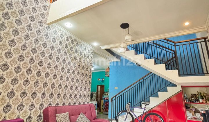 Dijual Rumah di Cipayung 2,5 Lantai, Luas Bangunan 180M2, Kamar Tidur 3, Carpot 2 Mobil, SHM, bisa KPR, Kelurahan Cipayung Jakarta Timur