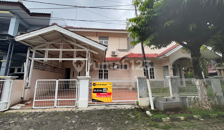 For Sale House in Kemang Pratama 1, Hook Position, 3+1 Bedrooms, Land Area 310m2, Eligible for Mortgage, Facilities include Al-Azhar School, Victory, 3 KM from West Bekasi Toll Gate, Kemang Pratama Bekasi City.