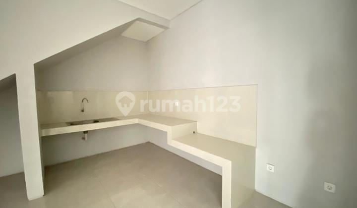 Disewakan Rumah Z Living Lake Garden, Smart Home 4 Kamar Tidur, Unfurnished, Akses Langsung Tol Tambun, Bebas Banjir, Keamanan 24 Jam, Grand Wisata Bekasi 2