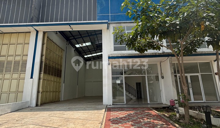 For Rent: Multibizpark Warehouse in Bantar Gebang, 11m High, Includes 2-Story Office, 10m Front Width, 24m Length, Spacious Parking for Loading/Unloading, Only 300m from Japek 2 Toll Exit Sumur Batu, Bekasi City.