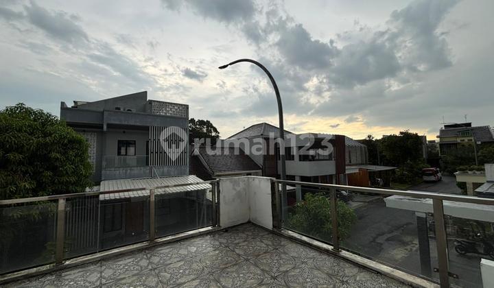 Dijual Rumah Summer Festival, Siap Huni Terawat, 2 Lantai Semi Furnished, 5 Kamar Tidur, Bisa KPR, Grand Wisata Bekasi 2