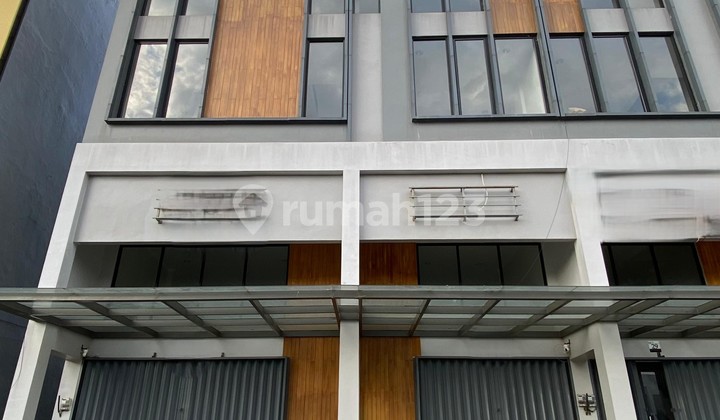 For Rent: Linked Shop House in Grand Wisata, 3 Floors, Hook Position, South Tambun, Bekasi 1