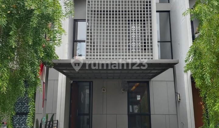 For Sale Grand Wisata 2-Story Fully Furnished House Ready to Occupy, 100 Meters from Mall, Toll Access, Flood-Free, 24-Hour Security, Eligible for Mortgage, Grand Wisata, Bekasi