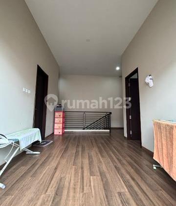 Disewakan Rumah Hook Grand Wisata, Full Furnished, 2 Lantai 3+1 Kamar Tidur, Akses Langsung Tol Tambun Grand Wisata Bekasi 2
