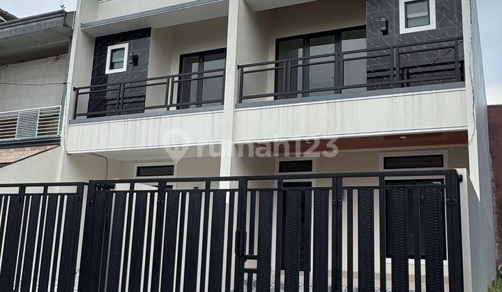 Rumah di Telaga Mediterania Citra Raya Dijual Cepat