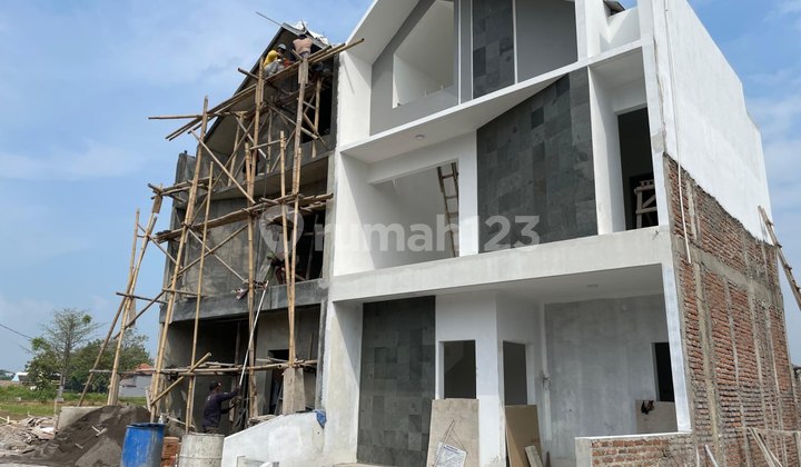 Rumah Baru 2 Lantai Dekat Tol Palur Gaya Skandinavian 1
