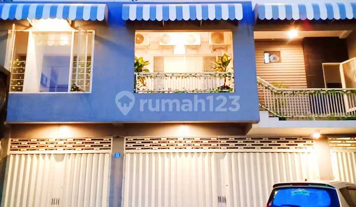 Dijual Cepat - 3 Ruko 4 Lantai Tengah Kota Surabaya