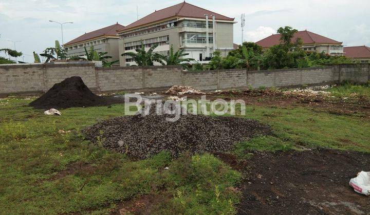 THE BACKGROUND OF UDAYANA HOSPITAL HAS BEEN FENCED 1