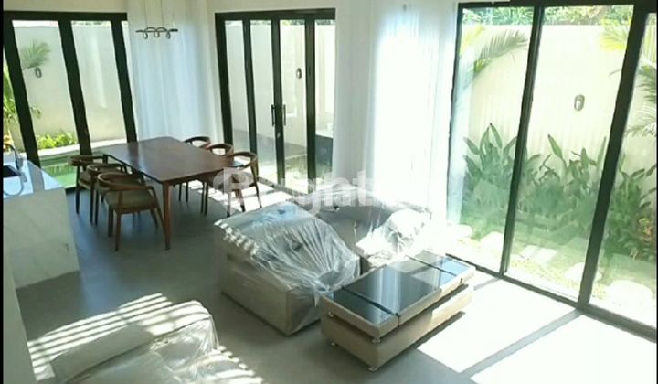 TROPICAL VILLA JUST 5 MINUTES FROM SESEH BEACH