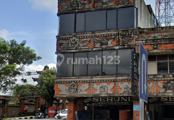 Shop House for Sale, Strategic Hook Position on Gajah Mada Street, Tabanan