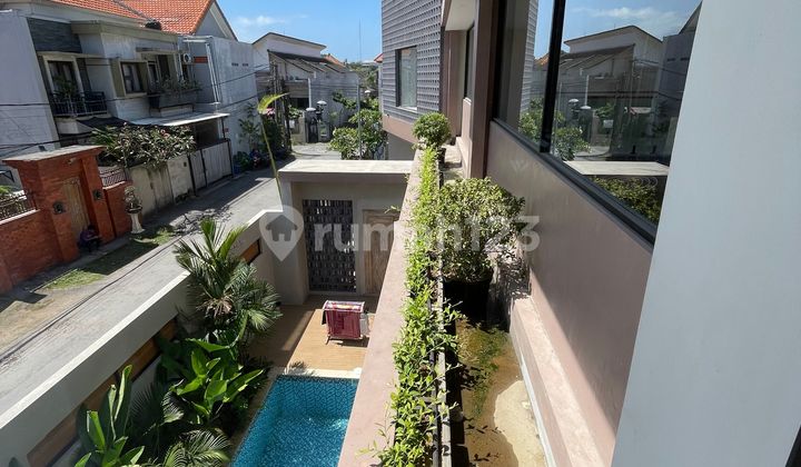 Rumah Mewah dan Luas Lengkap dengan Rooftop dan Kolam di Tengah Kota (Leasehold 22 Tahun) 2
