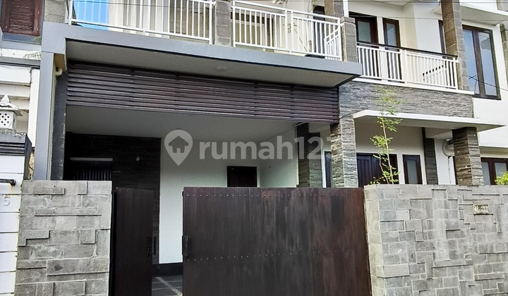Rumah Modern Minimalis 3 Lantai View Gwk dan Tol Diperumahan Rumah Modern Minimalis 3 Lantai View Gwk dan Tol Diperumahan