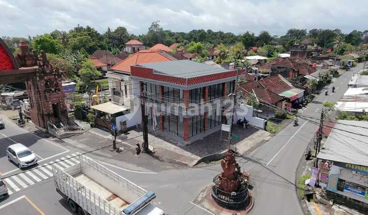 Ready-to-Use Shophouse in Strategic Area Along Main Highway
