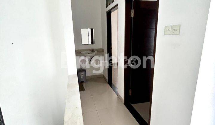 Rumah Modern Minimalis Di Kawasan Cluster Tenang Fully Furnished 2