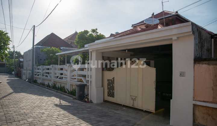 Luxurious 2-Story House in Denpasar - 7 Bedrooms, Freehold Certificate, High Land Value! 1