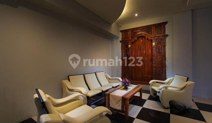 4-Story Homestay in Seminyak Near the Beach