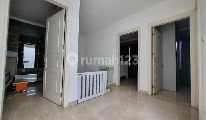 Opulence Greenlake Sunter House 3 floors 8x18 facing East 2