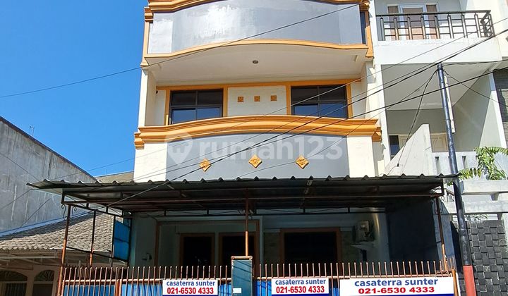 For Sale 3-Story Kelapa Cengkir House 6x15, Kelapa Gading, South HDP For Sale 3-Story Kelapa Cengkir House 6x15, Kelapa Gading, South HDP